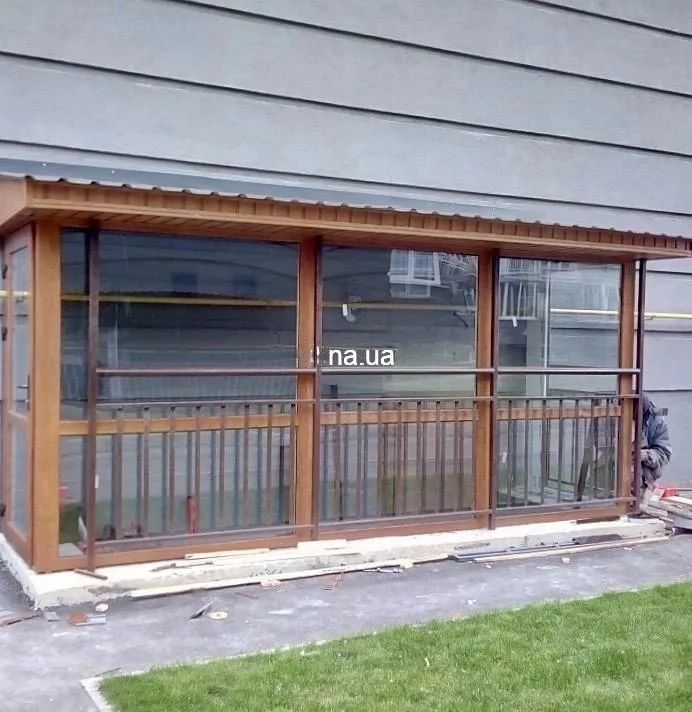 Монтаж холодного остекления веранды